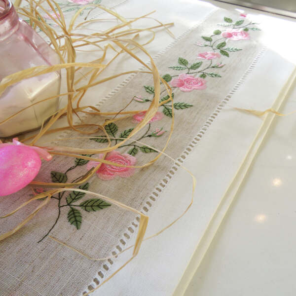 Bella Rose Embroidered Table Runners